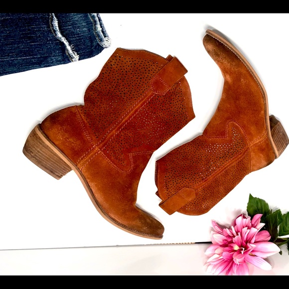 BCBG Suede Boot Rust color size 7.5 B - Picture 3 of 16